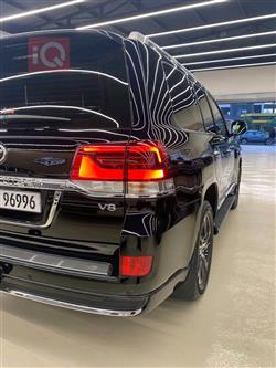 تۆیۆتا لاند کروزەر